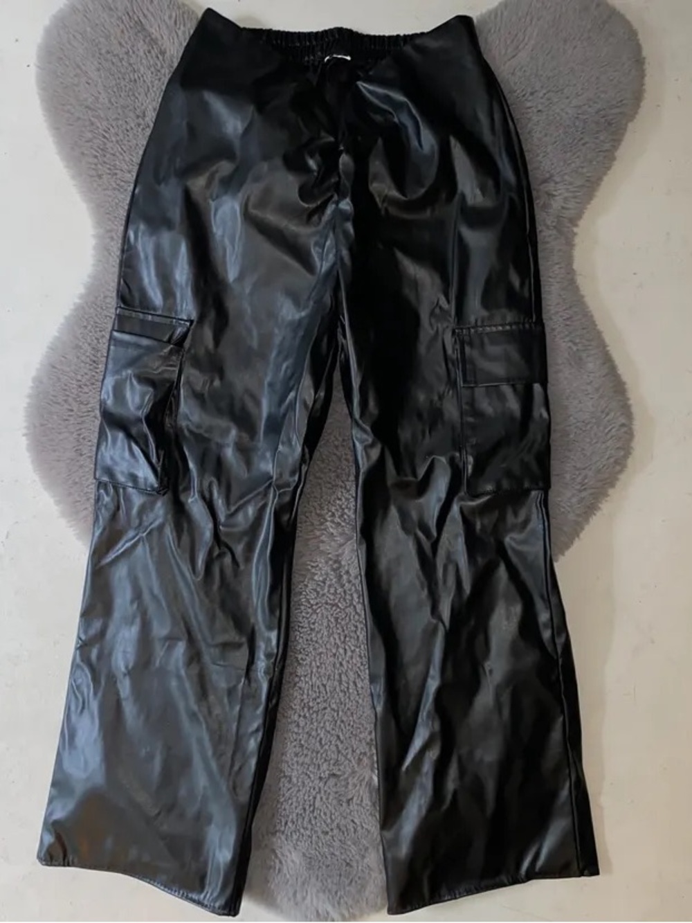 Ruched Butt V-Cut Waist Petite Faux Leather Pants